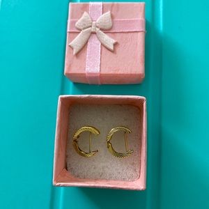 Women’s Earrings Real Gold 18K Weight 2.24 Grams.